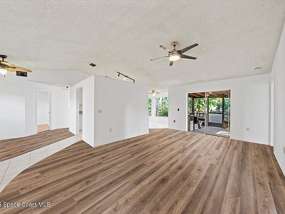 4th image of 1639 Sweetwood Dr