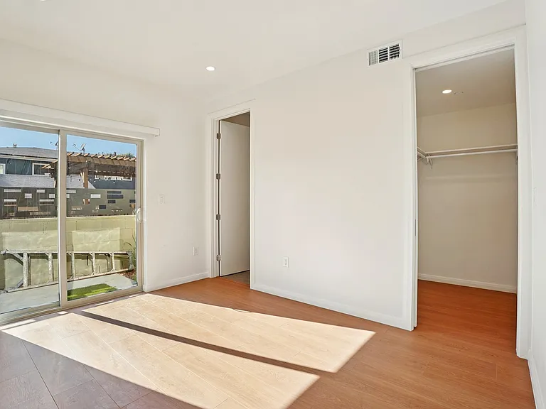 6162 Oak Crest Way #1/4 — Photo 10