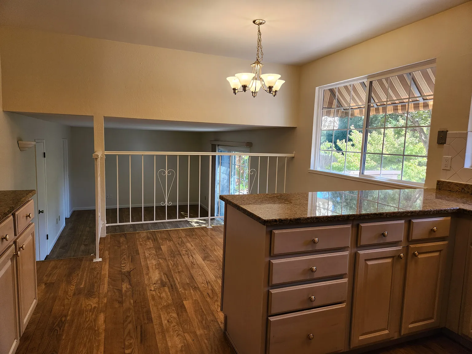 4 bed, 2.5 bath, 2048 sqft, $3,550 — Photo 3