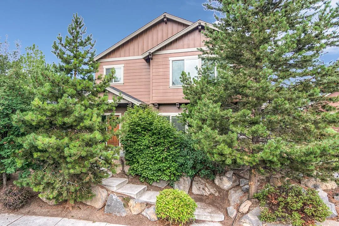3 bed, 2.5 bath, 2554 sqft, $3,395 — Photo 2