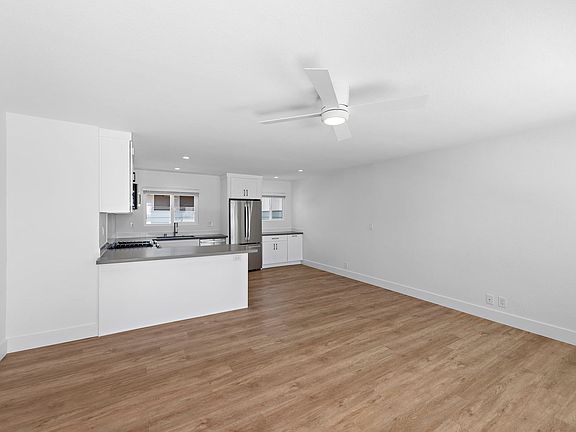 4th image of 322 W Avenida Palizada APT B