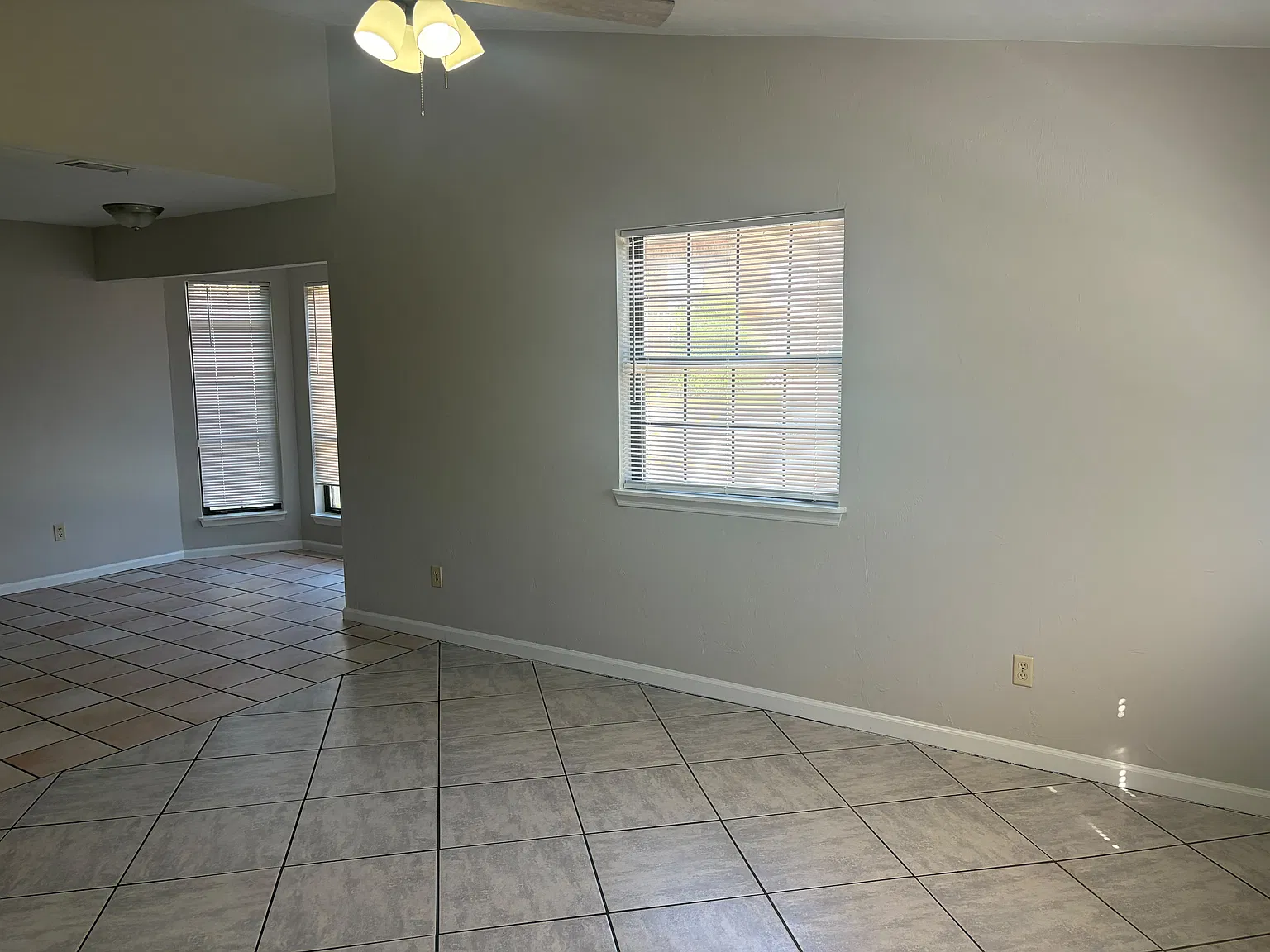 3 bed, 1110 sqft, $1,500 — Photo 2
