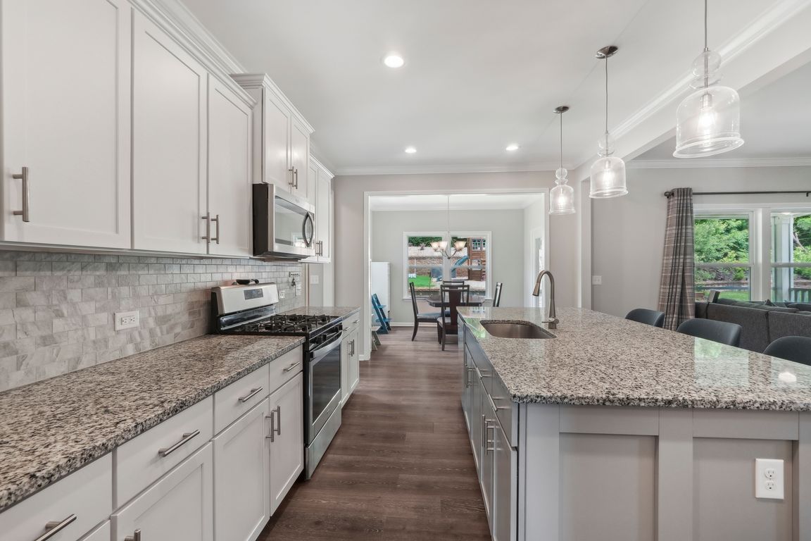 Gilroy Dr-1605-023.jpg