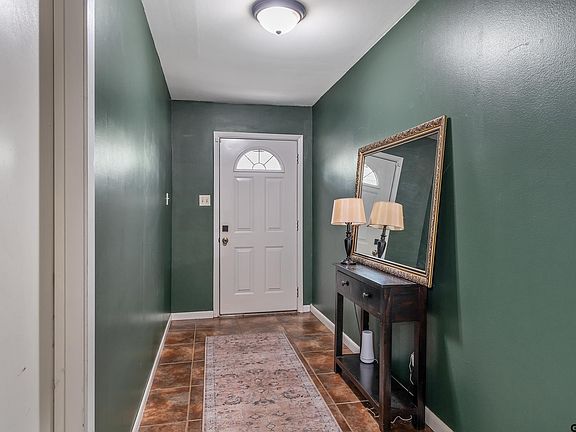 3rd image of 2102 Dwain Dr