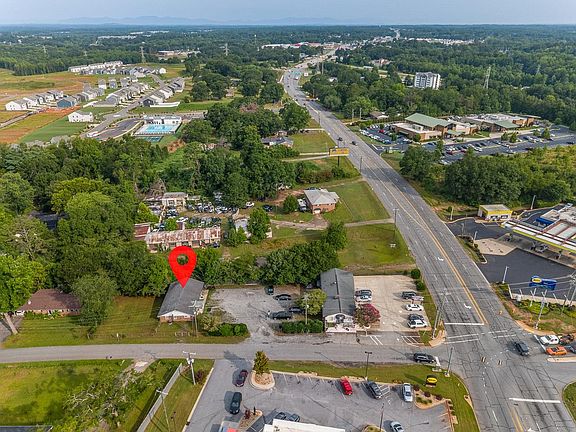 4th image of 1501B Boiling Springs Rd