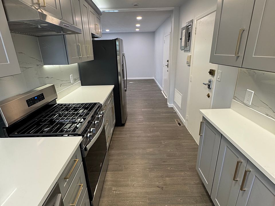 1st image of 207 Lake Shore Rd APT 2