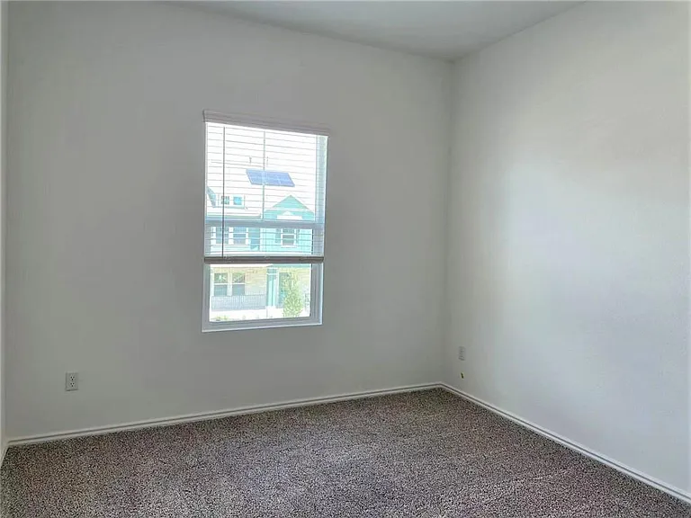 1513 Weatherford Ln — Photo 12