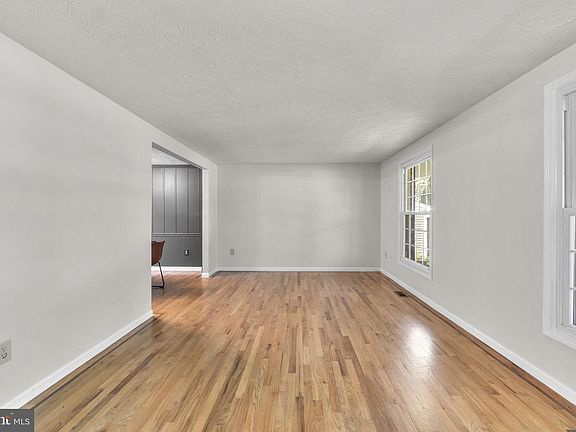 3rd image of 9503 Glade Ave