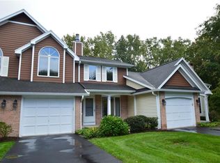 13 Eaglesfield Way, Fairport, NY 14450