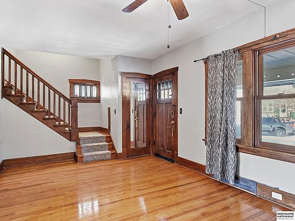 5th image of 3076 S 32nd St