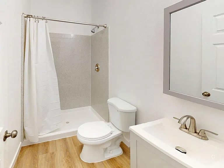 521 W Macarthur Blvd #10 — Photo 6