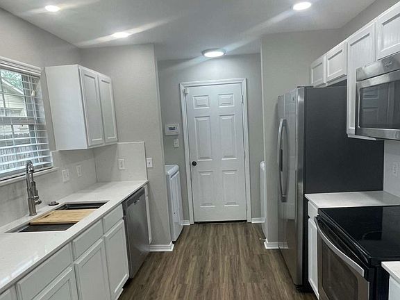 4th image of 8925-8927 S 28th St