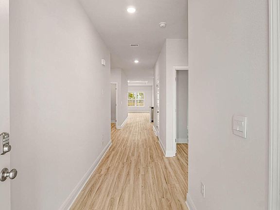 4th image of 564 Vermilion Cir