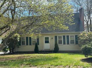 5 Pennicott Rd, Quaker Hill, CT 06375