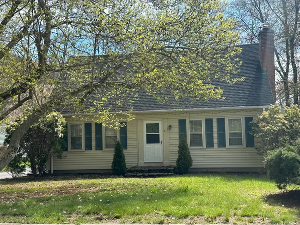 5 Pennicott Road, Waterford, CT 06375