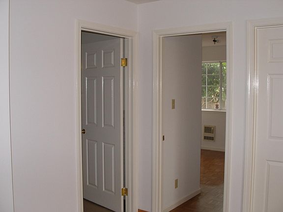 5th image of 1594 33rd Ave