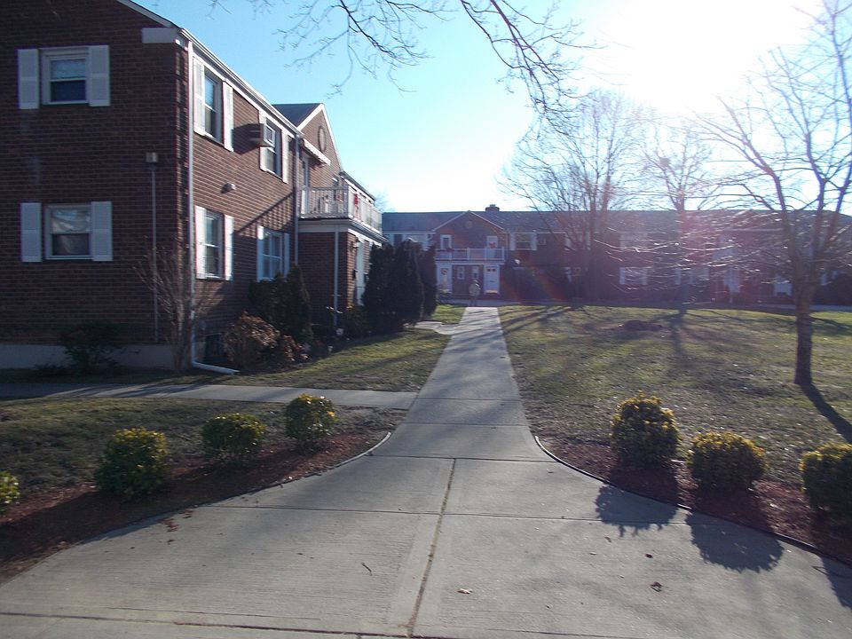 2nd image of 25536 74th Ave
