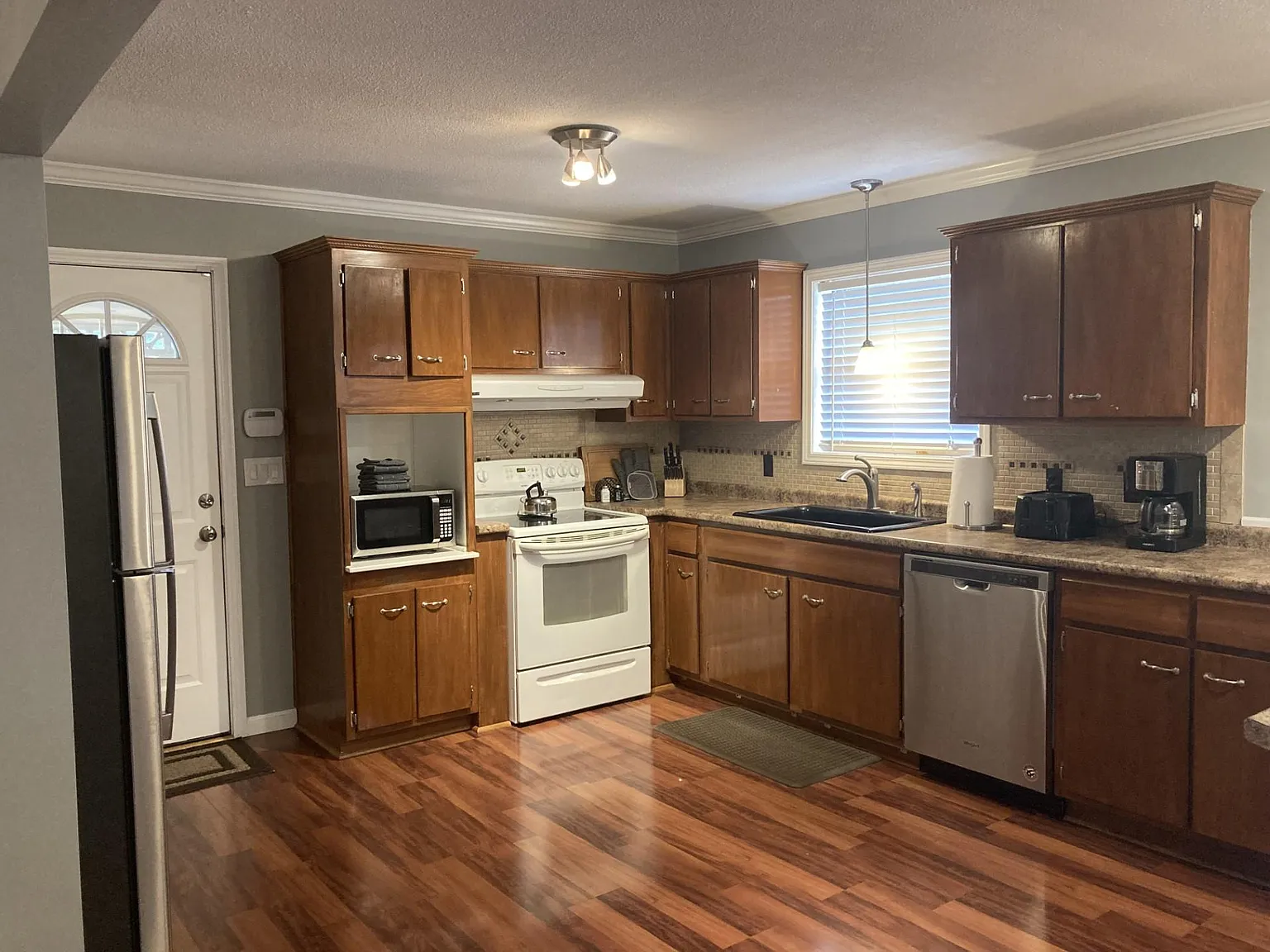 3 bed, 2781 sqft, $3,500 — Photo 2