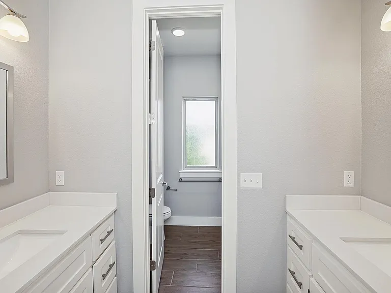 9240 Highland Springs Dr — Photo 31