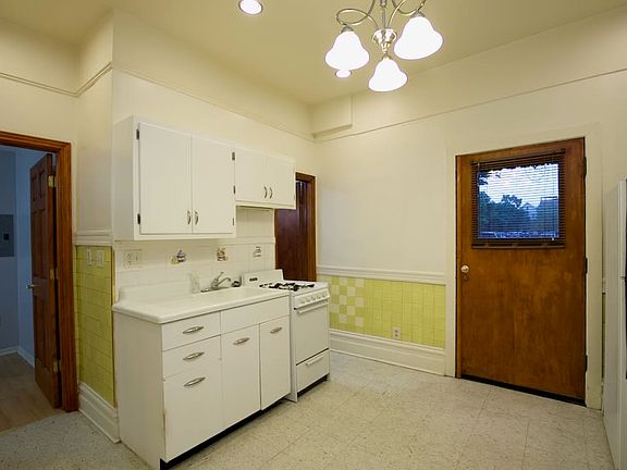 3rd image of 2825 W Shakespeare Ave #2