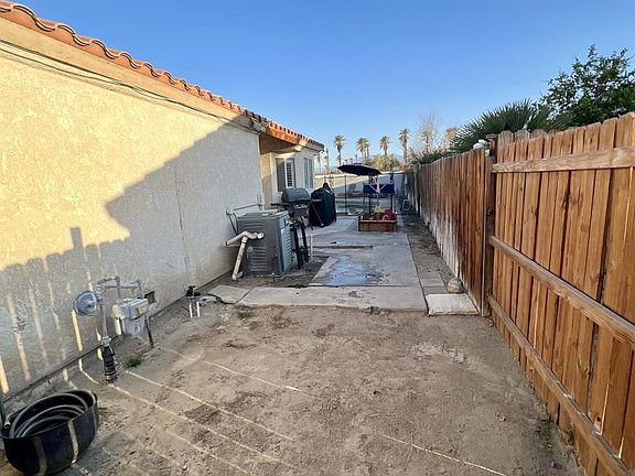 4th image of 80627 Jasmine Ln