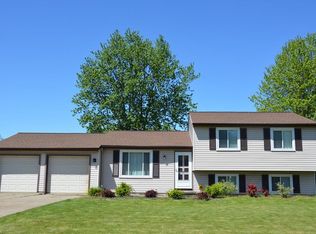 6766 Camelot Dr, Mentor, OH 44060