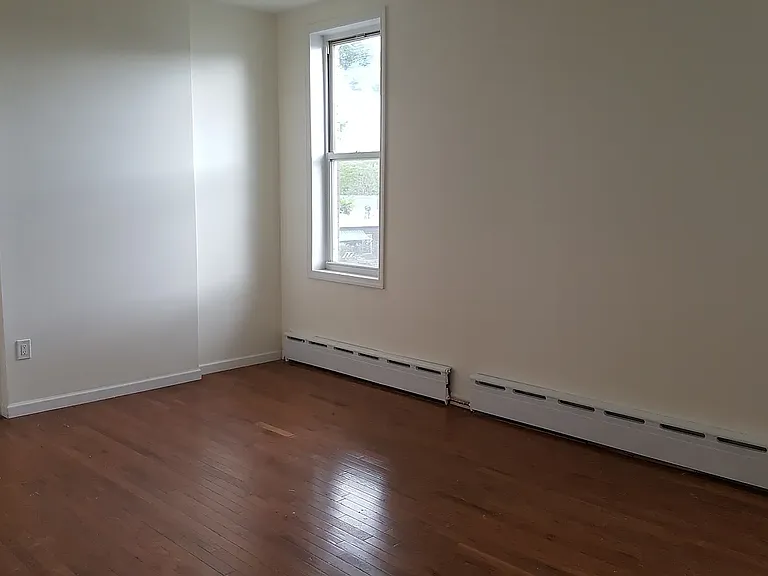 1499 E 15th St #3 — Photo 16