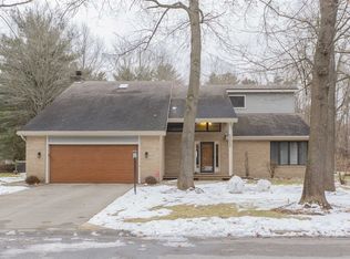 50960 Partridge Woods Dr, Granger, IN 46530