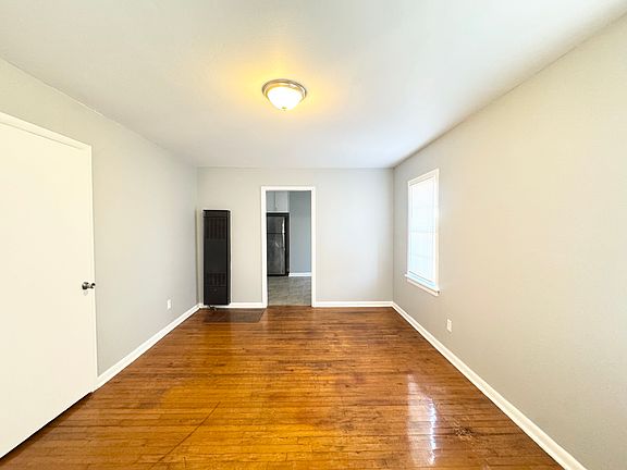 4th image of 420 SW Grand Blvd #420