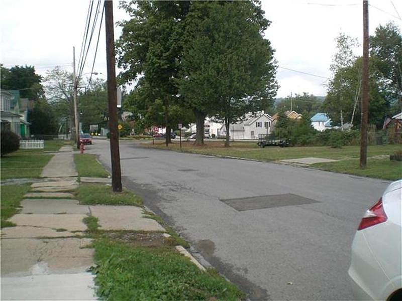 1st image of 605 S Franklin St