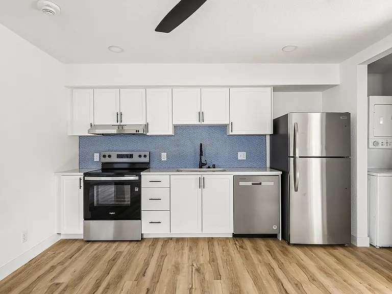The Crest |NEWLY Renovated Studios, Lofts, 1, 2 & 3 Bedroom Homes Near the Beach — Photo 29