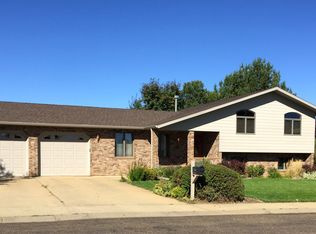 1252 W High St, Dickinson, ND 58601