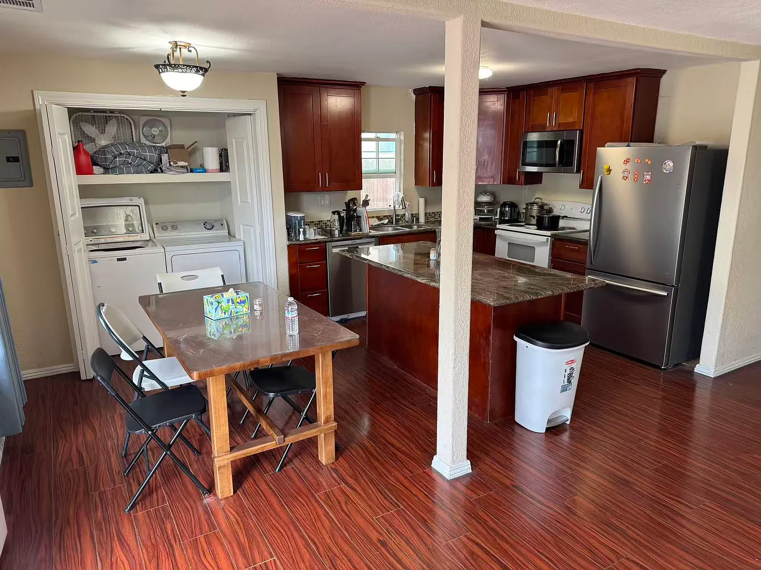 3 bed, 891 sqft, $3,300 — Photo 4