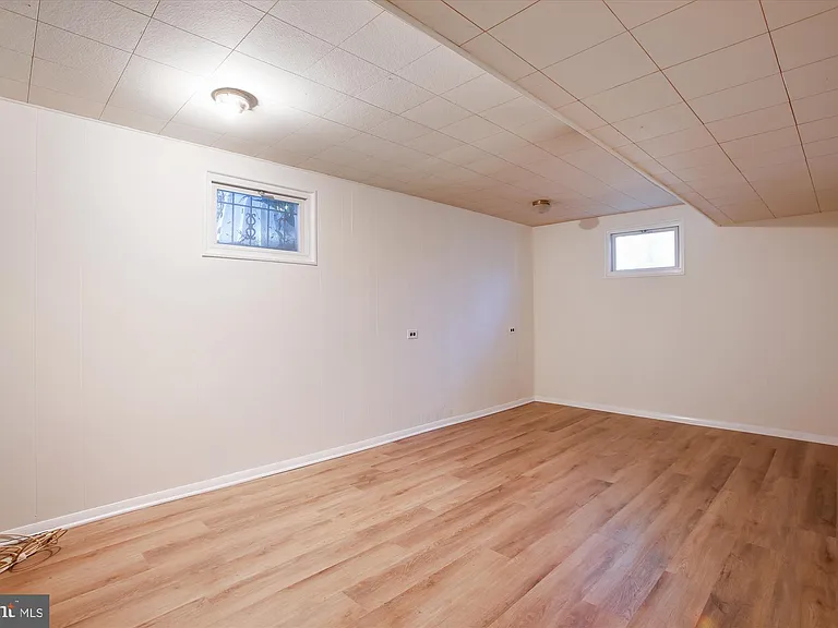 2405 Phillips Dr — Photo 33