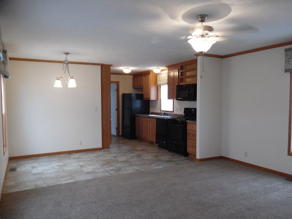3 bedroom / 2 bath Available Now for Rent