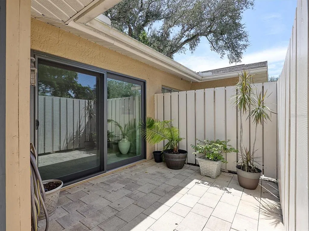 2 bed, 2.0 bath, 1310 sqft, $2,300 — Photo 3