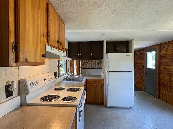 3rd image of 236 Oak St Lot 4