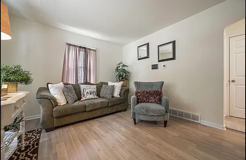 21 E Peach St Photo 1
