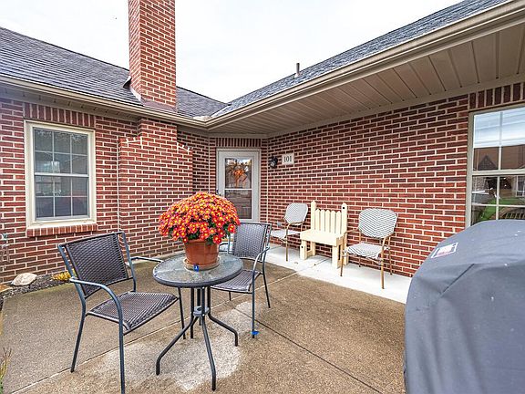 4th image of 101 Villa Creek Dr #11