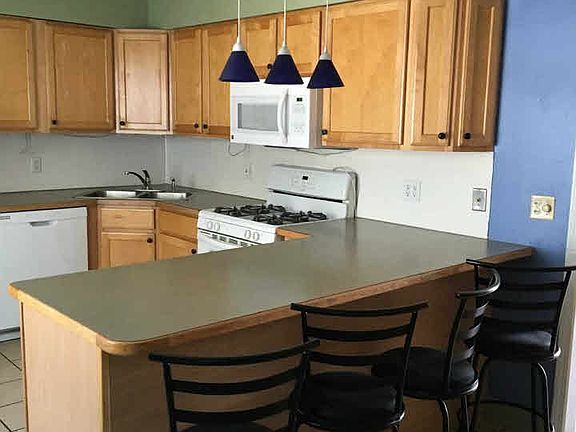 4th image of 7906 Parkway Dr