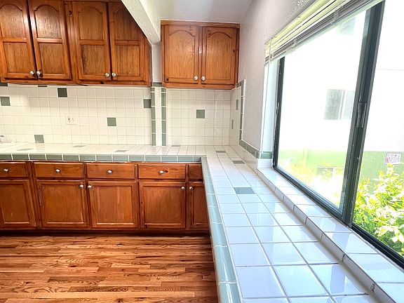 5th image of 5100 Romaine St #965
