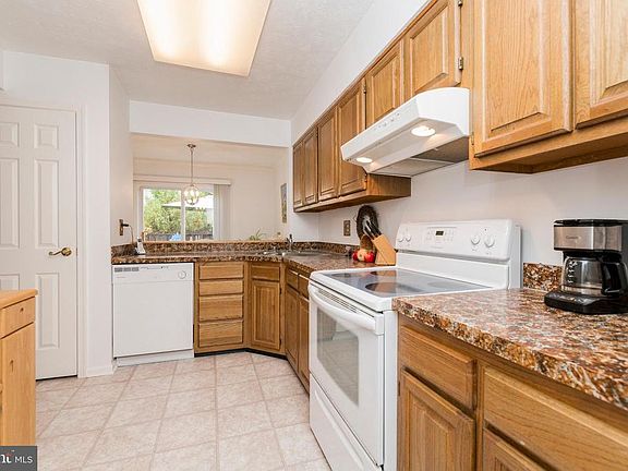 4th image of 2248 N Tollgate Cir