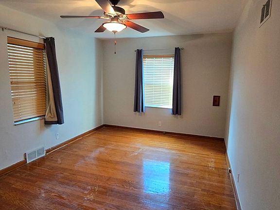 3rd image of 6639 Tholozan Ave