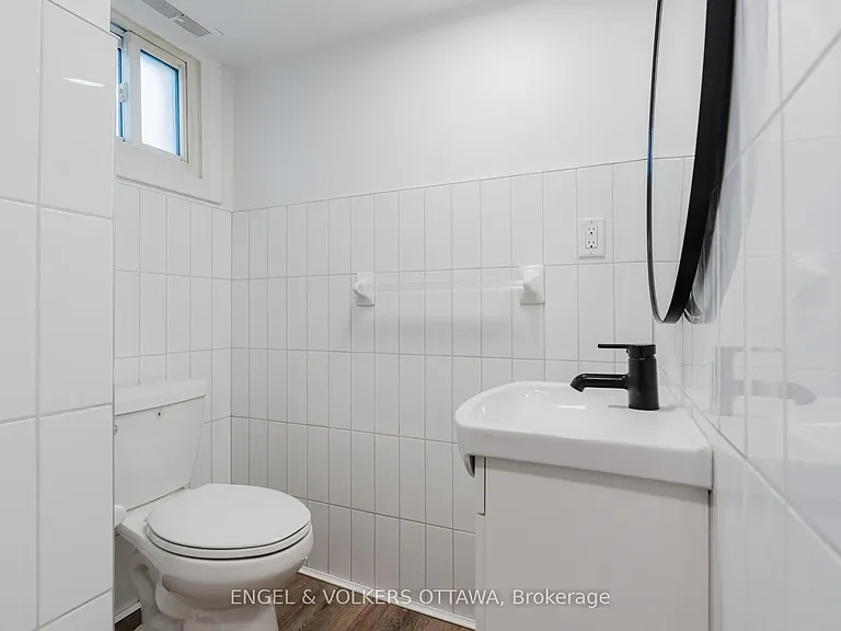 896 Pinewood Cres #3 — Photo 11