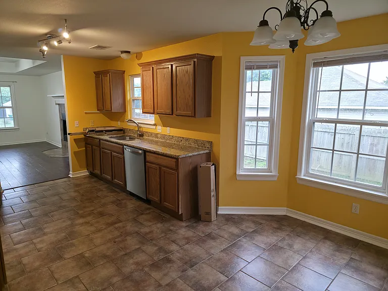 81 N Sable St — Photo 9