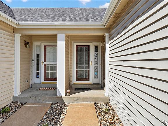 3rd image of 3745 Southern Manor Dr