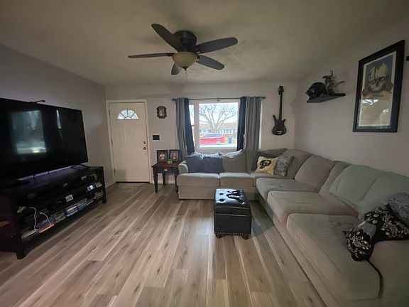 3rd image of 703 S Sunset Dr