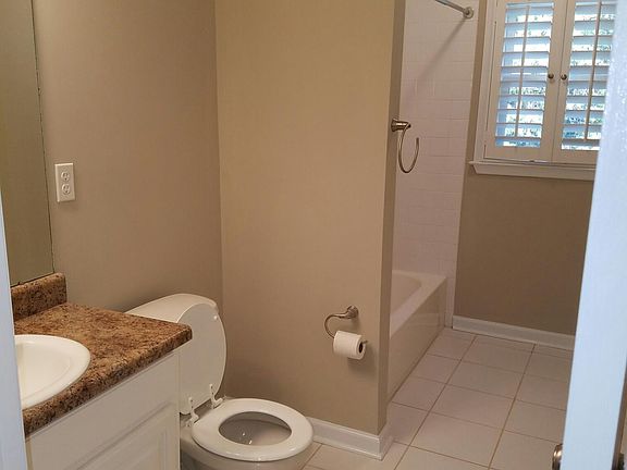 5th image of 2809 Briarwood Dr SE
