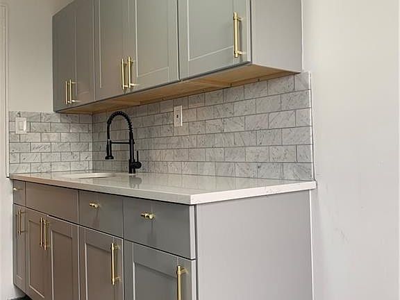 3rd image of 10 Oakridge Pl APT 5C