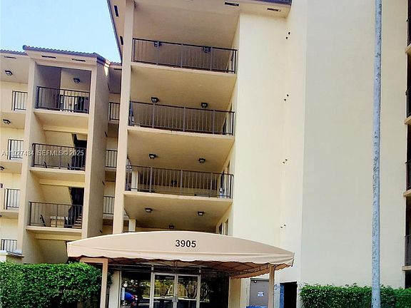3rd image of 3905 N Nob Hill Rd APT 510